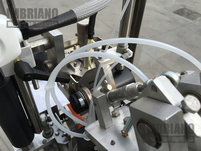 Etichettatrice Lineare Timbro Lotto Capsulatrice (23)